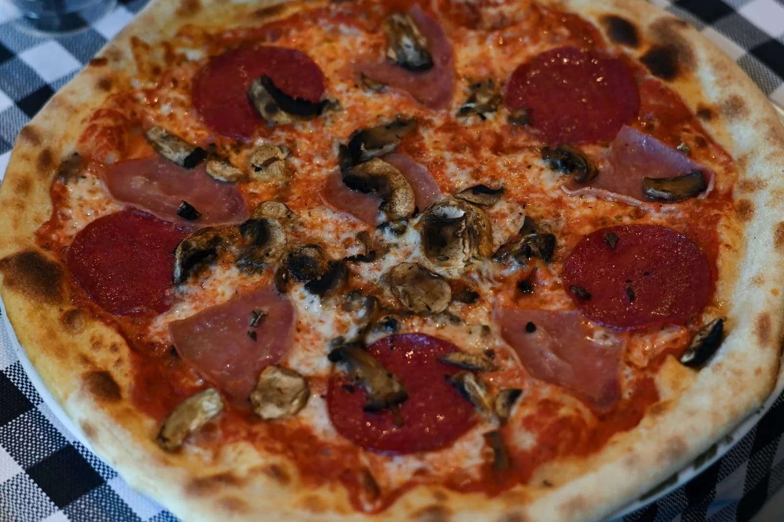 Pizza capricciosa