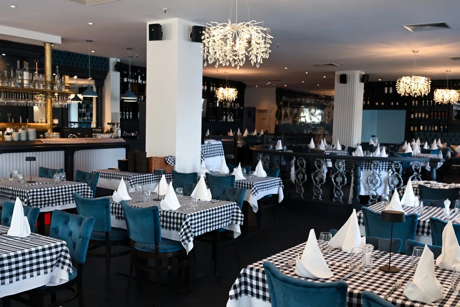 The dining room, in full